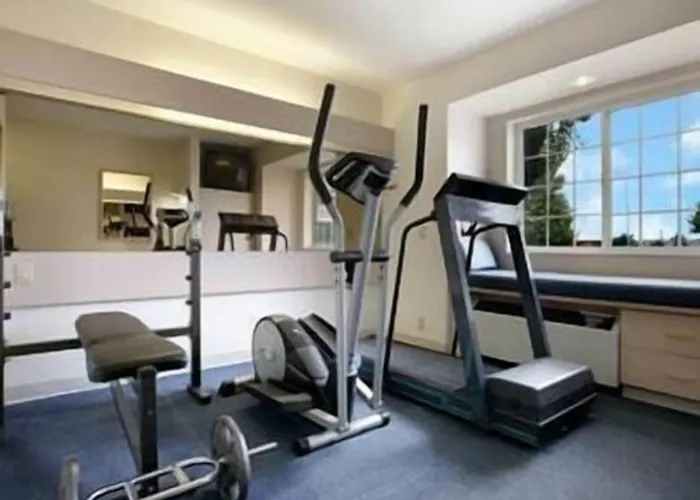 Microtel Inn & Suites By Wyndham Madison East